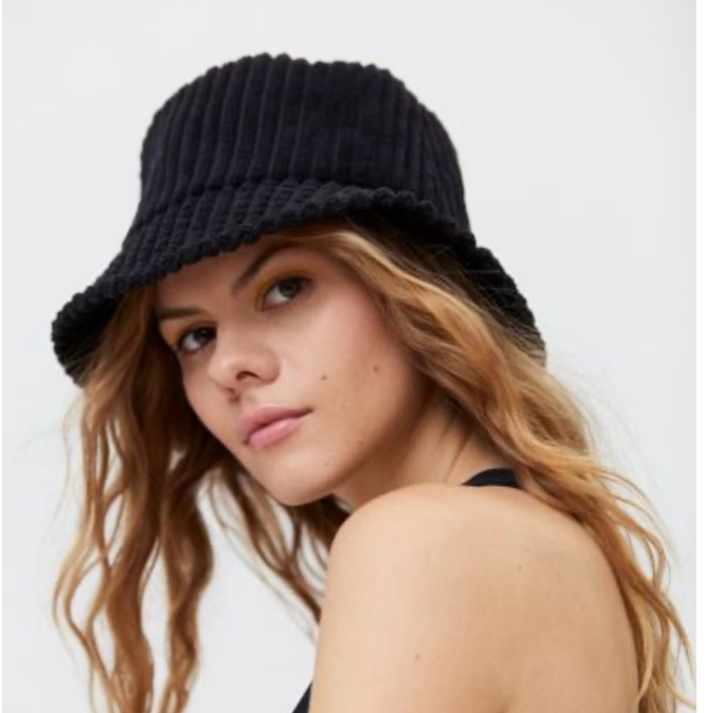 URBAN OUTFITTERS Wide Wale Corduroy Bucket Hat